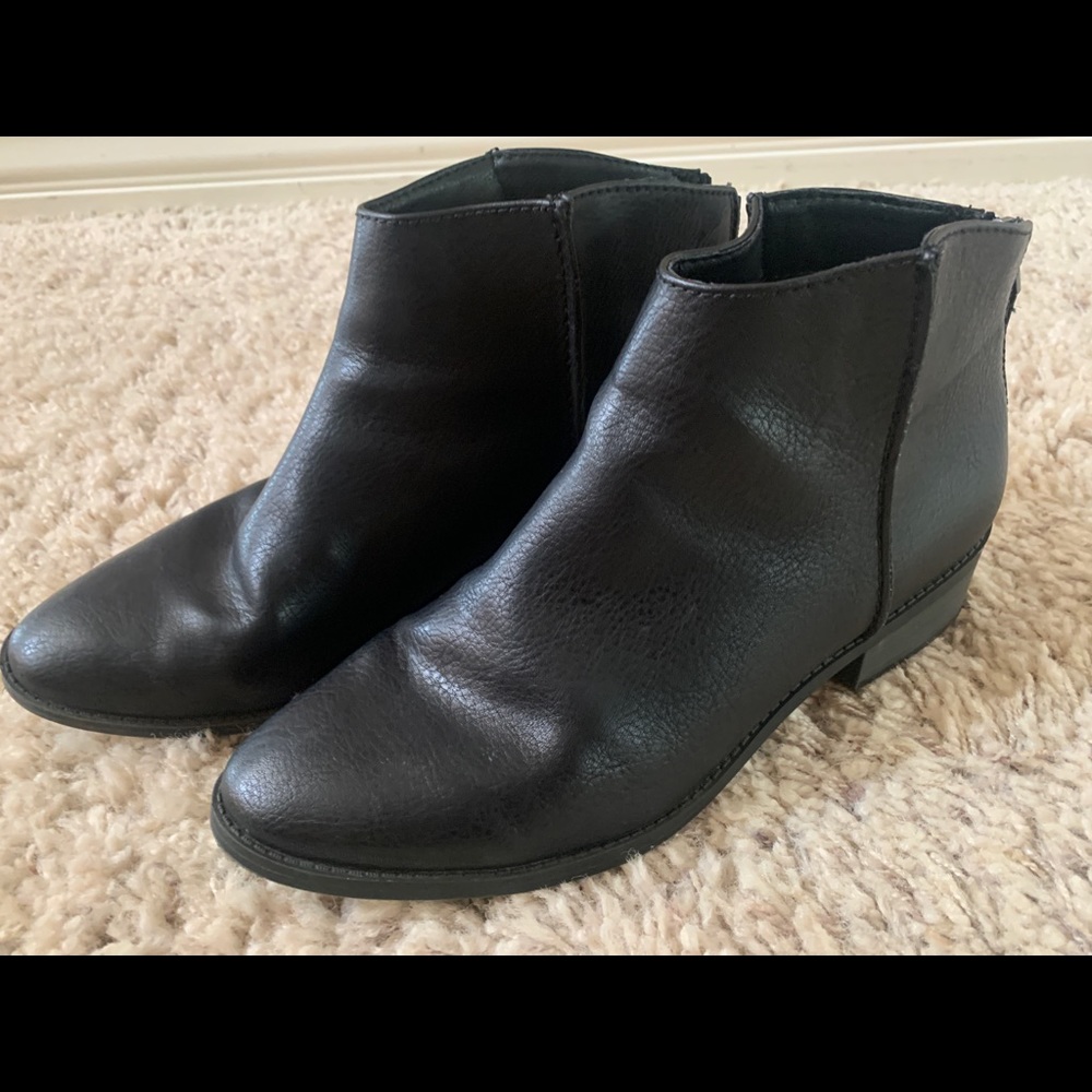Women’s low cut booties